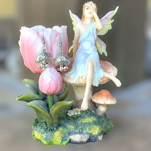 Beautiful silver mushroom charm dangle earrings - Picture 2 of 5